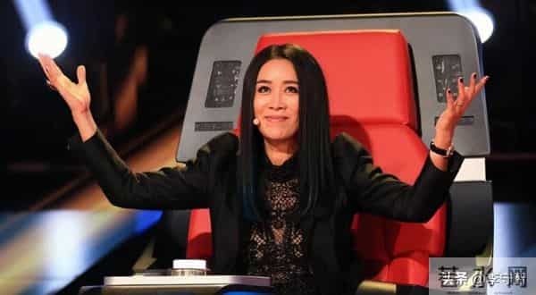 那英从歌坛大姐变综艺混子,在《声鸣远扬》被何炅沈梦辰冷嘲热讽