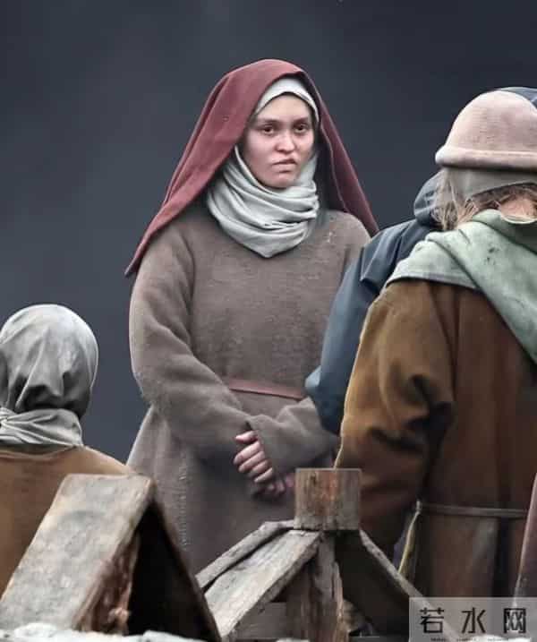 天啊,这居然是德普的女儿, 为了甩掉星二代标签新片造型突破很大