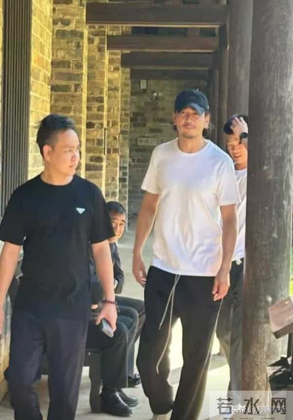 不顾央视劝告，当众和刘涛暧昧传绯闻的杨烁，如今下场怪不了别人