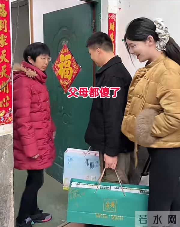 小伙带变性女友回家,比姑娘还漂亮,网友:换我家早翻天了
