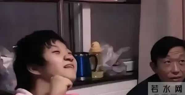 湖北1脑瘫女子嫁给帅气老公,生下两女儿,10年后,活成人生赢家