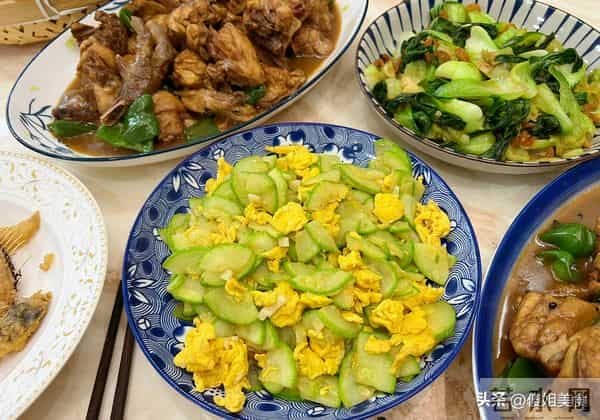 婆婆生日，儿媳妇做的饭菜火了，网友：真寒酸，没眼看！