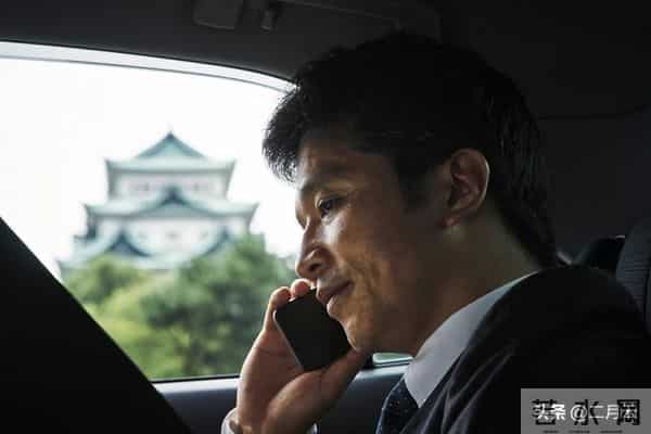 两性关系：男人真正爱一个女人，才会做这三件事，非常明显！