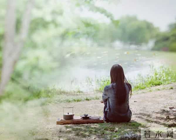一女子上班时拿错老公的手机,半路上接到婆婆的电话,谁料,听到婆婆说了三个字后,她决定要离婚......