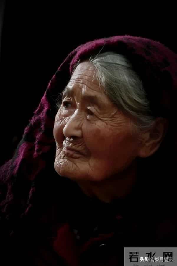 有这样的老人，简直就是儿女们的灾难，换做是谁，谁也扛不住！