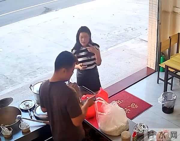 和16年前初恋复合后续,女方漂亮身材好,订婚没一周男子就想关店