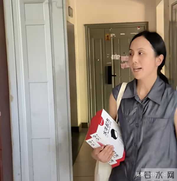 40岁刘宁一脸寡相,陪彭亚楼9年,想离开过自己的日子 可惜太晚了