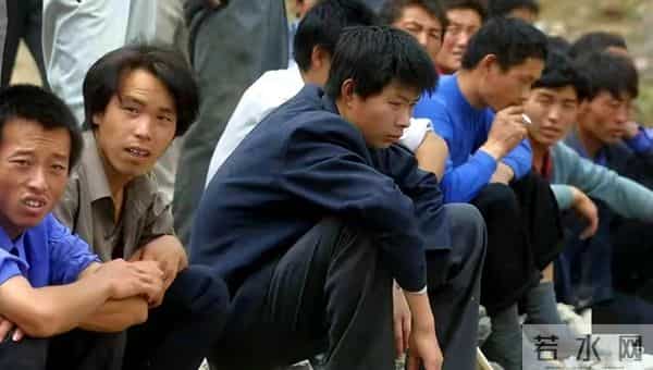 农村光棍扎堆，城市剩女成群？揭秘婚恋市场的冰火两重天