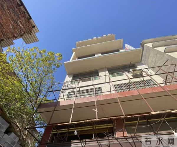 湖南一对情侣婚前一天先后去世，原因被曝，是三家店老板、开大奔