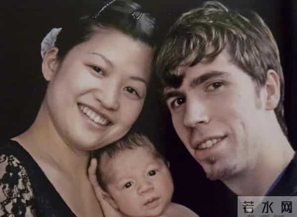 湖北打工妹嫁给英国高管，生下2个混血宝宝，婚后8年持刀捅死丈夫