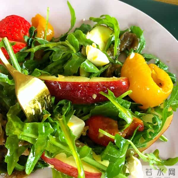 人到中年才顿悟：人生四把钥匙，拿反了就会很累。