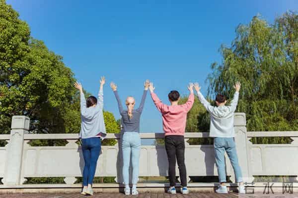 记住，别对任何人无条件付出，哪怕是你的亲兄弟姐妹