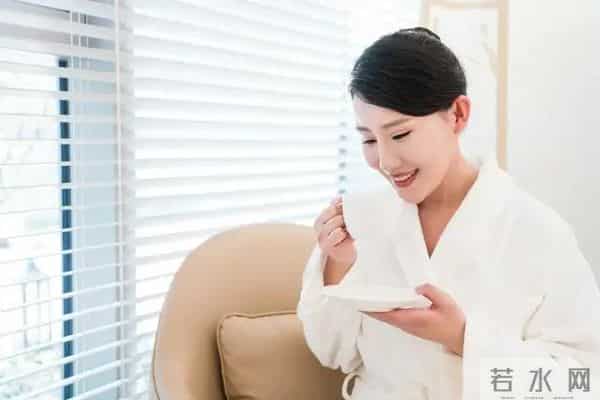 两性关系:60岁女人深夜承认!放不下的三个秘密,男人根本不懂