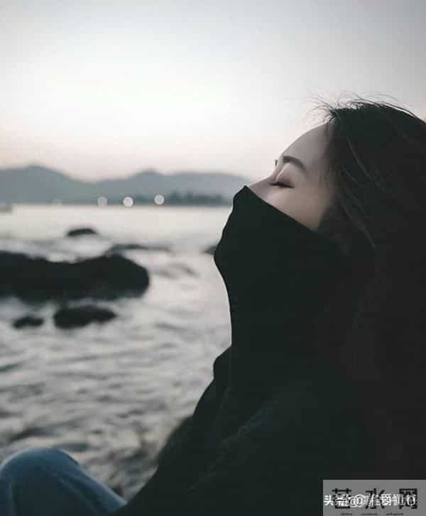 男人征服一个女人最高级的方式,不是天天发微信给她,而恰恰相反