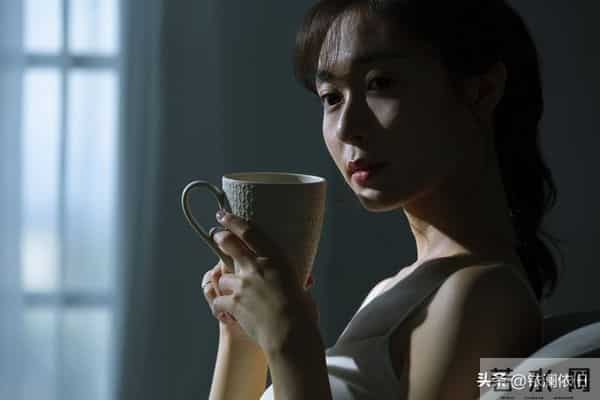 比起有人左右情绪的日子，倒不如回归无人问津的生活