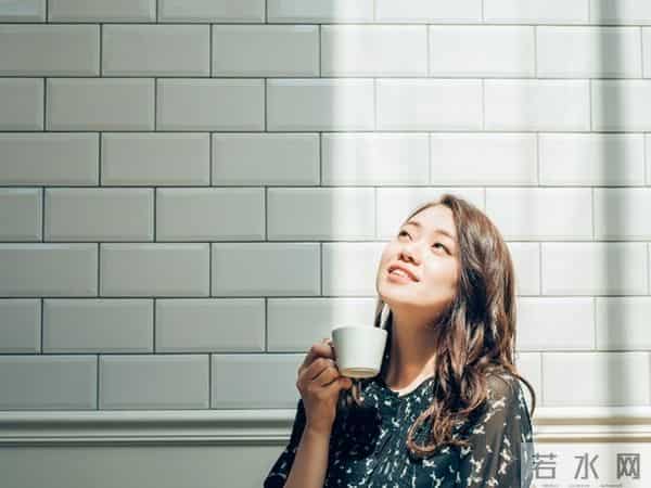 为什么“聪明女人”比“好看女人”会更让男人上瘾