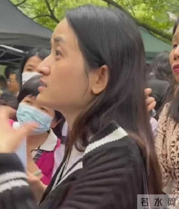 扎心了！山东34岁大龄剩女相亲看中年薪50万上海剩男，被嫌弃太老