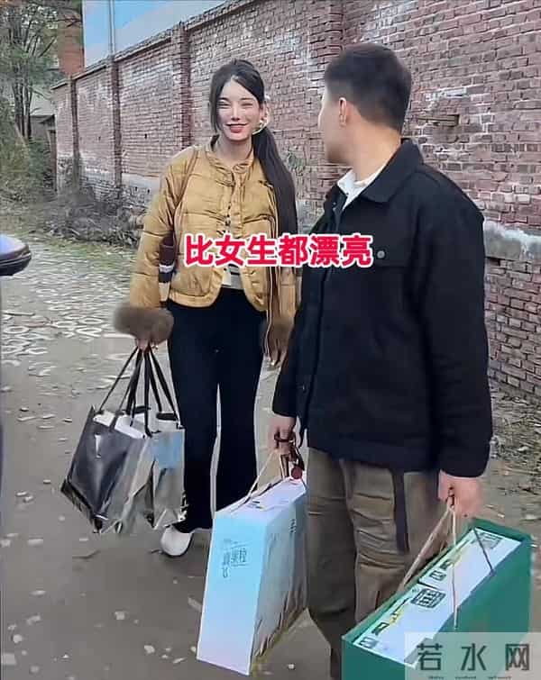 小伙带变性女友回家,比姑娘还漂亮,网友:换我家早翻天了