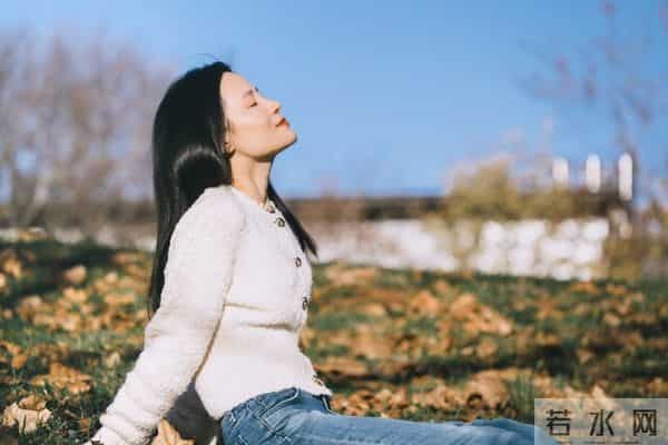 两性关系：男人真正爱一个人，会有的三个顶级表现，很真实