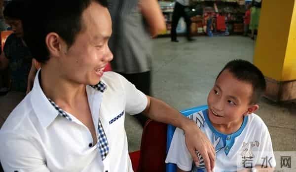 因吃了继母瓜子被父亲毒打3年,老年求和时,儿子:你我生死无关