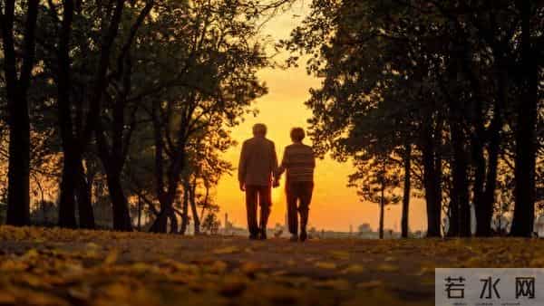 60岁后找老伴 图啥?一位大妈的大实话:就图这四点比钱实在多了