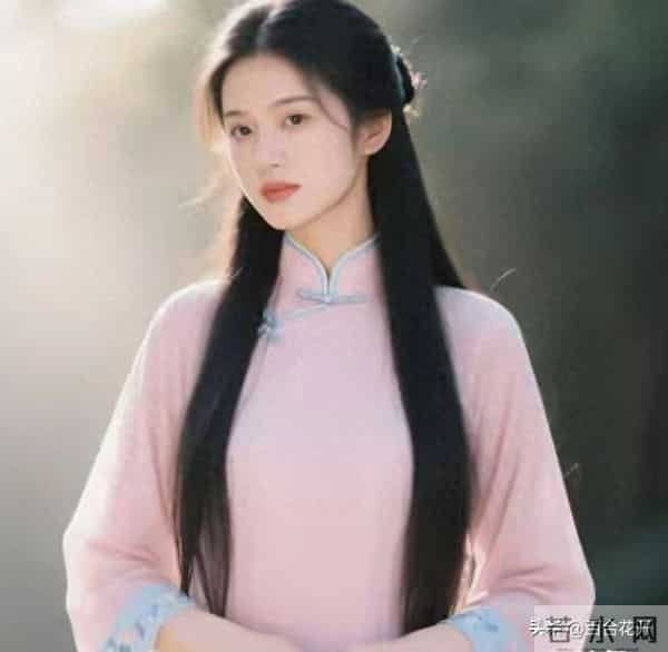 两性关系:男人不给你发信息,也不主动,女人就这样做