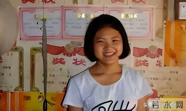 36岁女老师相貌出众,却无人敢娶,只因看到她家里的2个人!