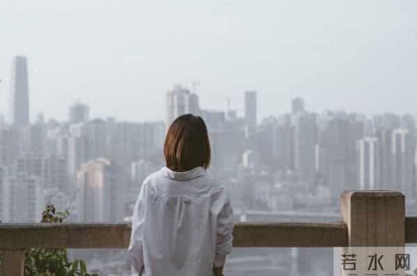 已婚女人一旦有了外遇，不会拒绝丈夫亲近，却会有4个表现，