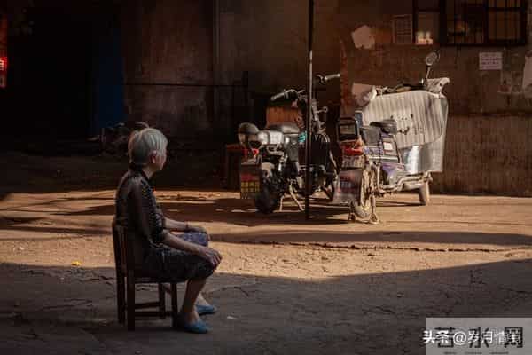 有这样的老人，简直就是儿女们的灾难，换做是谁，谁也扛不住！