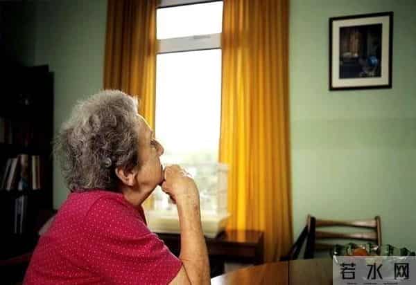 发现了没有,很多丧偶的女人,在外面从来不说!自己是已经丧偶的