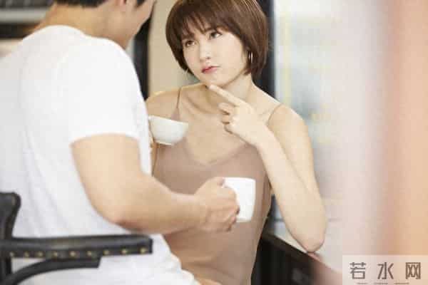 要知道女人想不想和你发展关系，用2个办法，一试便知！