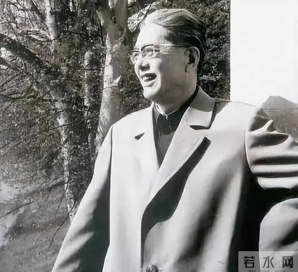 83年乔冠华逝世葬礼安排起争议,章含之提出三个要求,中央:同意