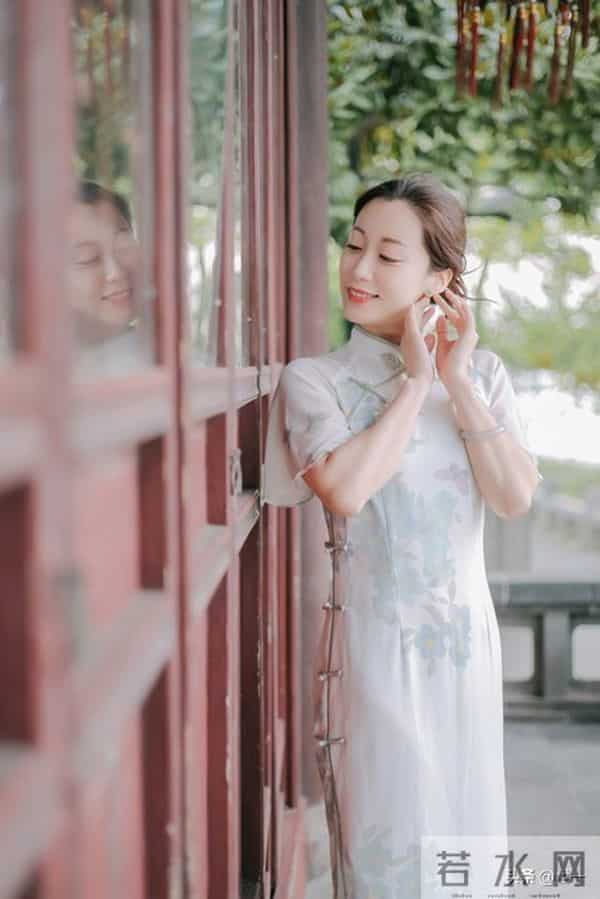 比暧昧更致命的，是女生这些撩到灵魂的小动作