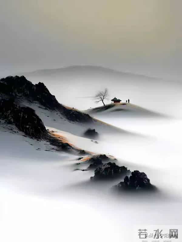 老了才明白：你不要可怜任何人，因为你可怜谁，就扛起谁的业力