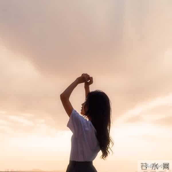 女人对你动了心,不会说“我喜欢你”,一般都会说这2句话!