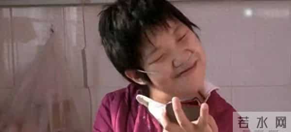 湖北1脑瘫女子嫁给帅气老公,生下两女儿,10年后,活成人生赢家