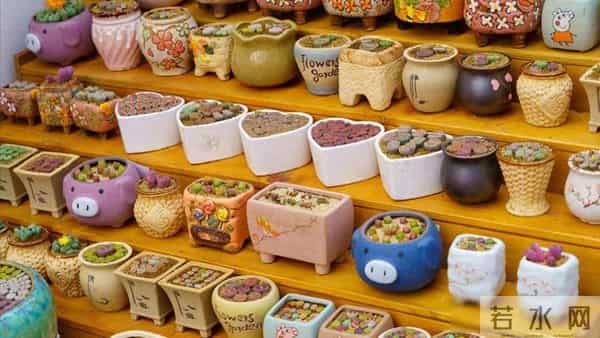 55岁忽然想明白:有3500退休金和30万存款,真没必要还拼命存钱了