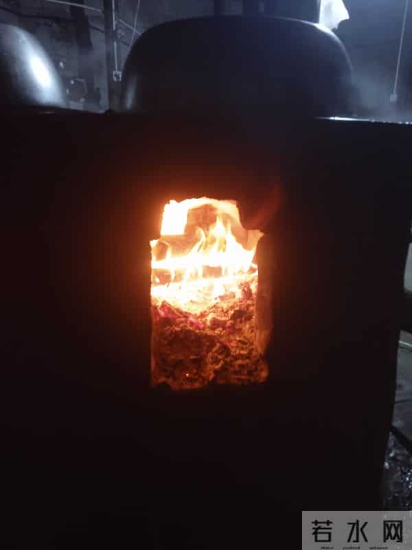 一个人的独居生活，心情好可以原谅一切，心情不好只想找根绳子