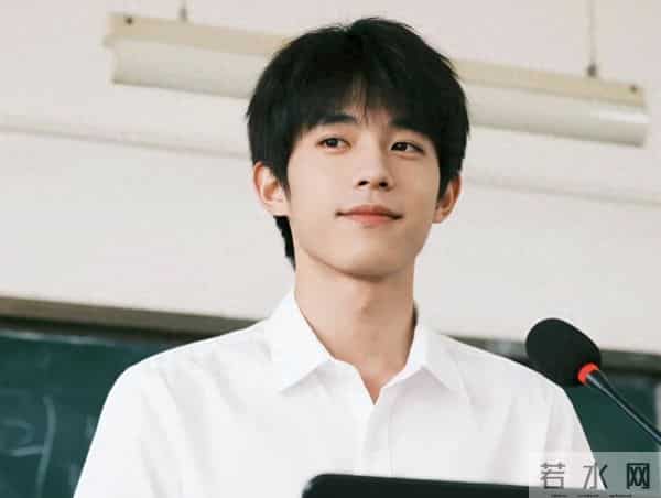 和教授男友聊天,他总是很冷淡,直到闺蜜发来一段视频,我-分手吧