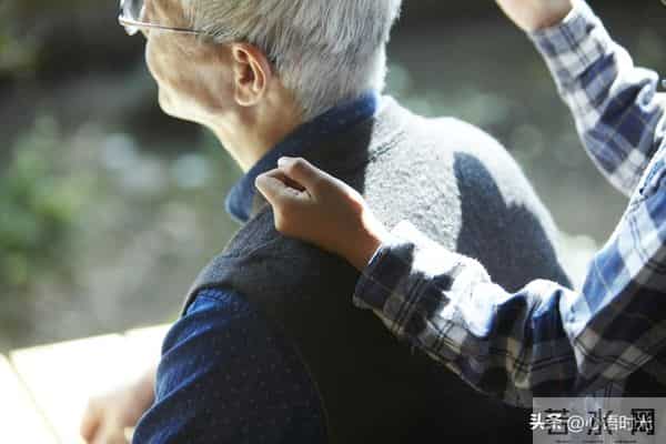 惊人的因果定律:不孝顺父母的人,没有好命,也没有福报