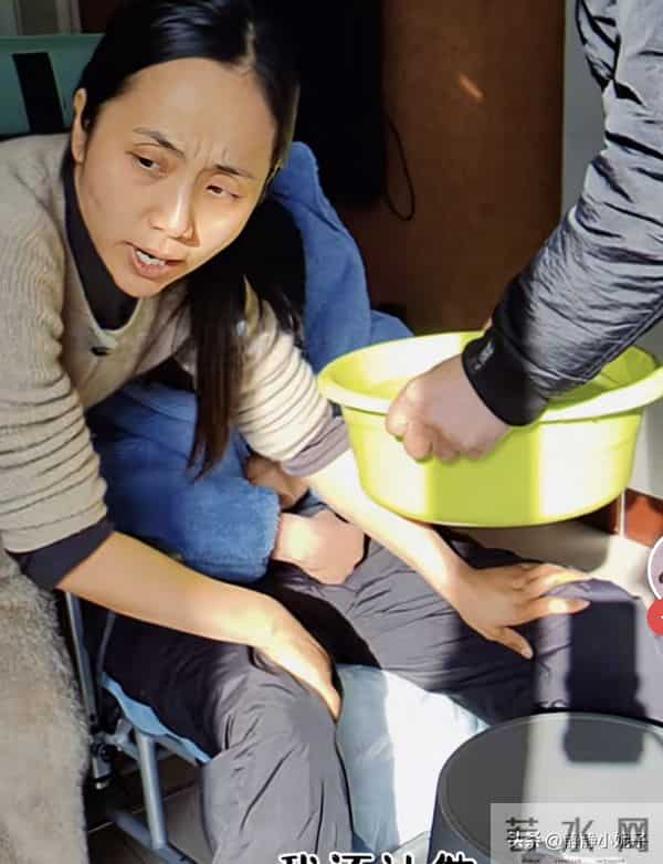 40岁刘宁一脸寡相,陪彭亚楼9年,想离开过自己的日子 可惜太晚了