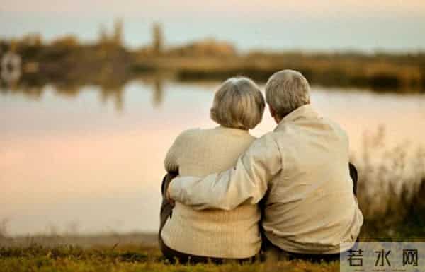 到了中年，如果你可以几个月不联系父母，说明了三个家庭真相