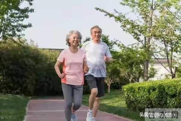 男人最大的失败不是没有钱，是在妻子五六十岁，表现的这几种差