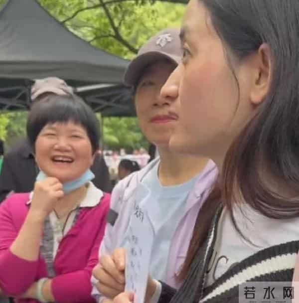 扎心了！山东34岁大龄剩女相亲看中年薪50万上海剩男，被嫌弃太老