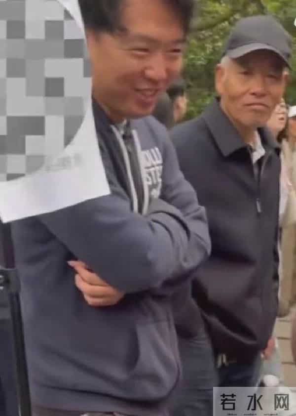 扎心了！山东34岁大龄剩女相亲看中年薪50万上海剩男，被嫌弃太老