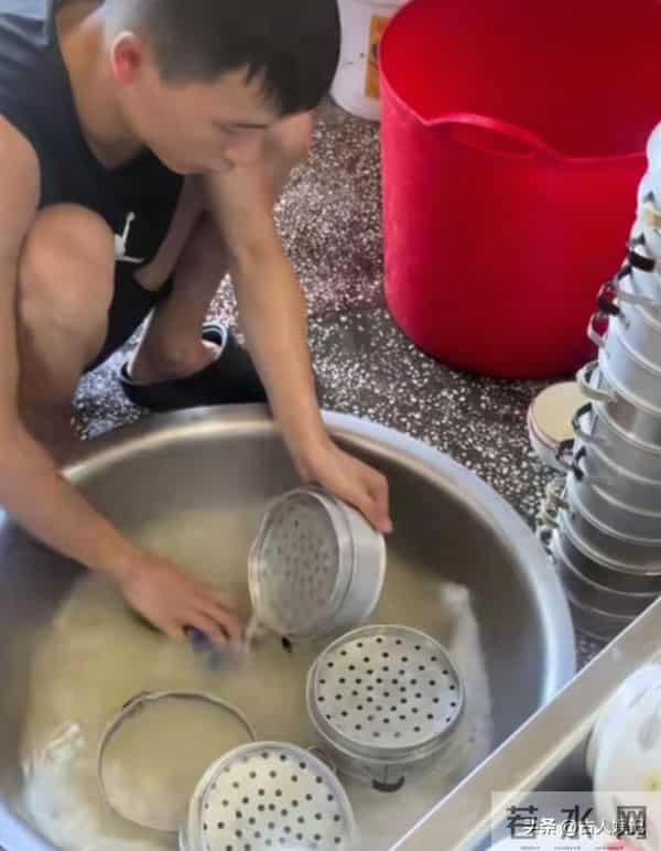 25岁湖南帅哥曾中阳去世，结婚前一天与女友一同去世，开3家店铺