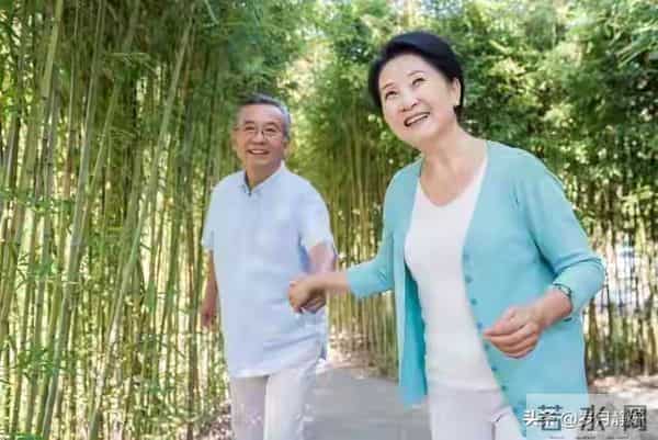 老了才明白:夫妻到六十五岁,若还有这三样,余生无憾!