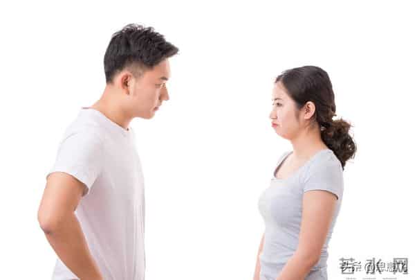 男人准备放弃你,会有这五种表现