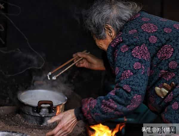 有这样的老人，简直就是儿女们的灾难，换做是谁，谁也扛不住！