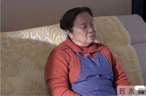 一女子上班时拿错老公的手机,半路上接到婆婆的电话,谁料,听到婆婆说了三个字后,她决定要离婚......